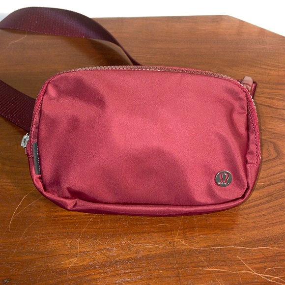 lululemon athletica Handbags - Lululemon Everywhere Belt Bag 1L Garnet/Maroon/Wine $38 Retail EUC
